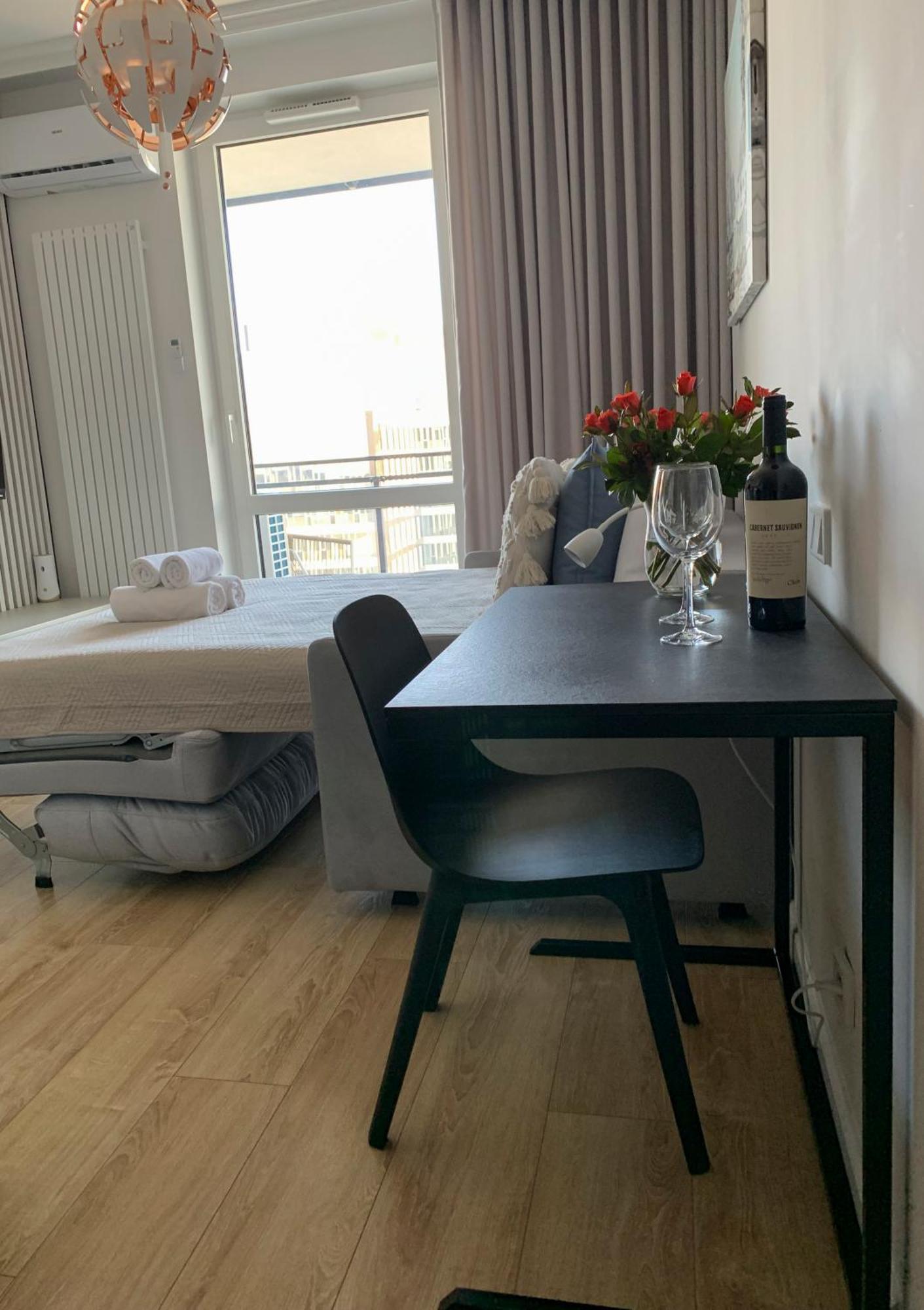 Warsaw Home Suites Экстерьер фото